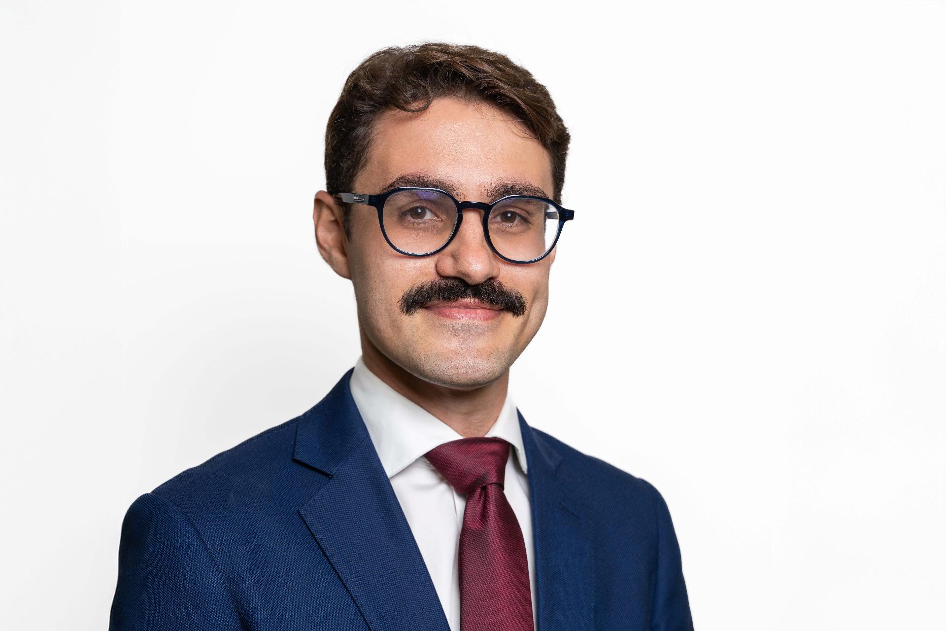 Pedro Daniel Carneiro Gama Rocha de Freitas – 2º Promotor de Justiça Substituto da 12ª Circunscrição – Comarca de Criciúma, com atuação inicial em Joinville