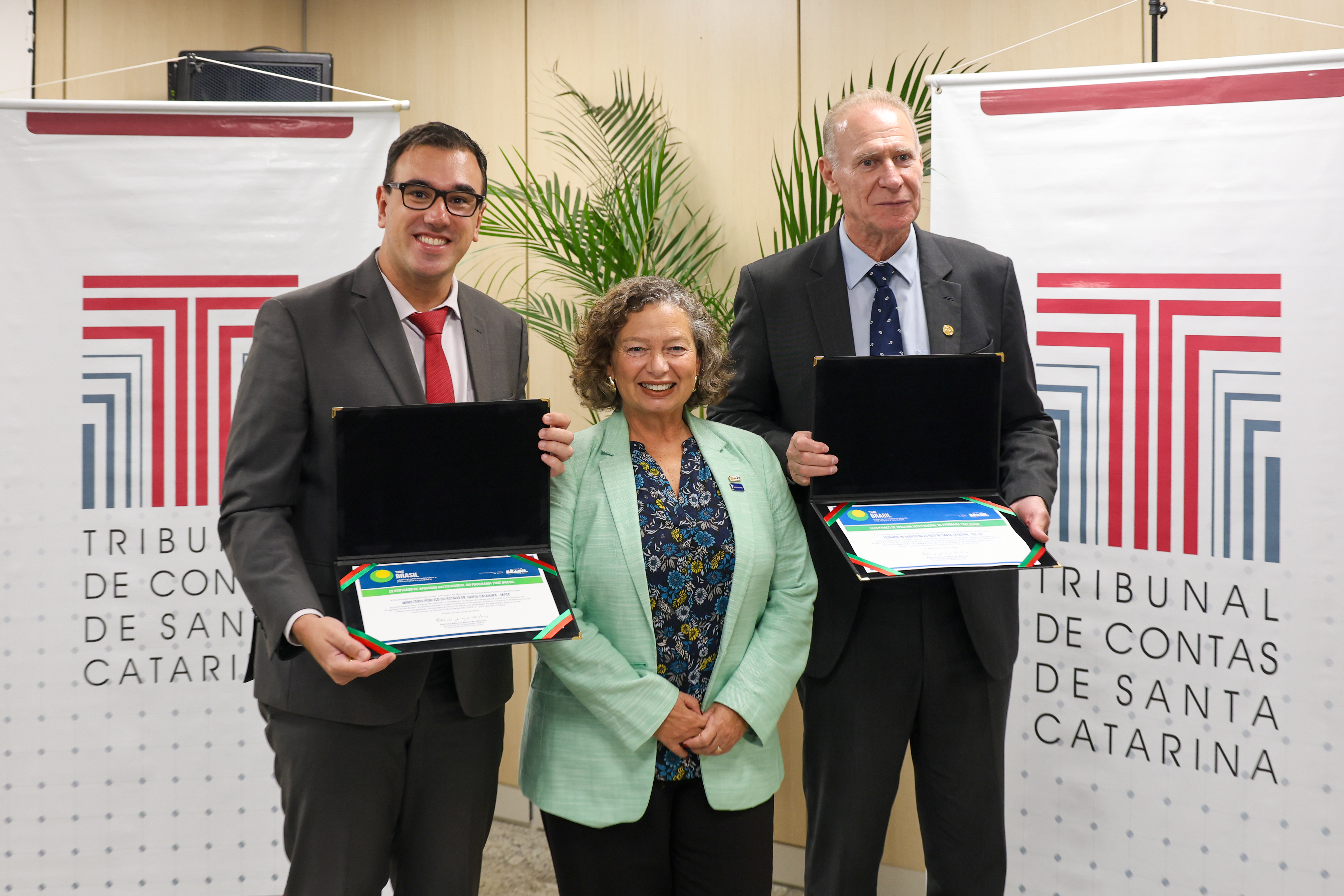 Coordenador do CMA, Promotor de Justiça Marcio Vieira, Secretária Nacional de Integridade Pública da Controladoria-Geral da União, Patricia Alvares de Azevedo Oliveira, e Presidente do TCE, Conselheiro Herneus De Nadal.