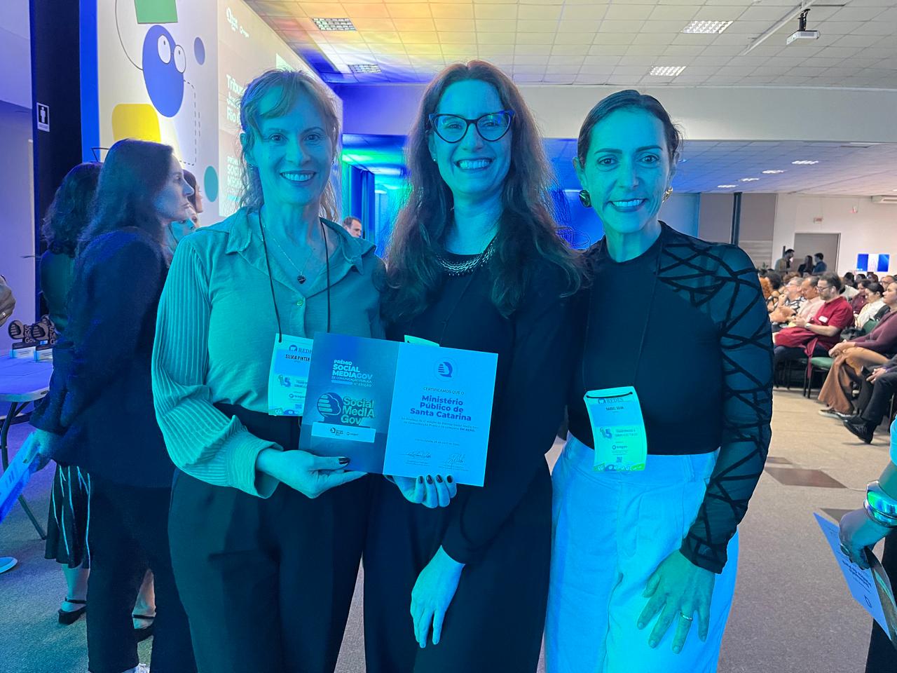 Coordenadora de Comunicação do MPSC, Silvia Pinter, Gerente de Publicidade, Produção e Veiculação de Mídia do MPSC e a assessora de comunicação, Raquel Vieira.