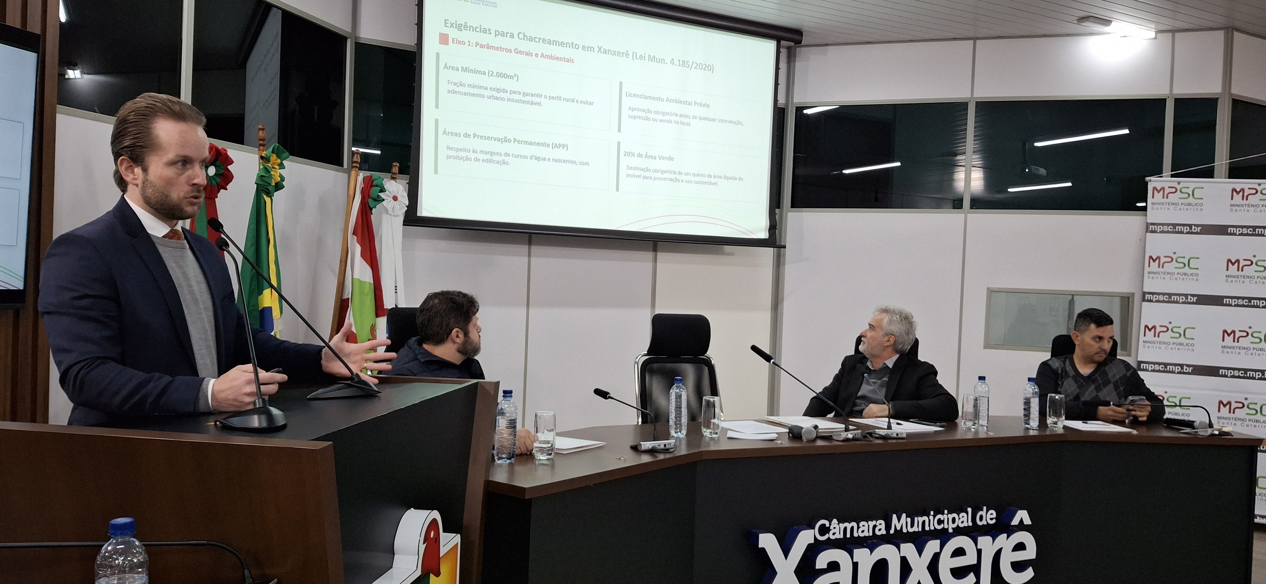 Promotor de Justiça Marcos Alberton durante audiência pública realizada pelo MPSC em 21 de maio de 2026