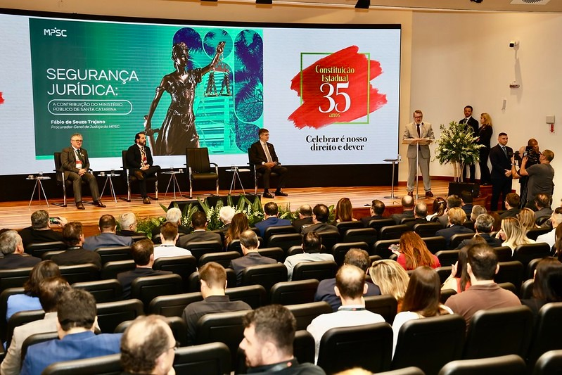 Chefe do MPSC, Fábio de Souza Trajano, Conselheiro do CNMP e Procurador-Geral da República falam sobre segurança jurídica em Congresso de Direito Constitucional e Legislativo