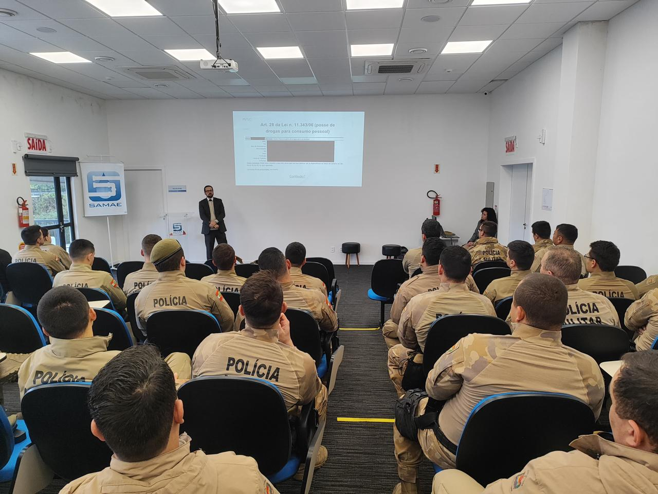 Promotor de Justiça palestra em curso de revitalização para PMs da região de São Bento do Sul