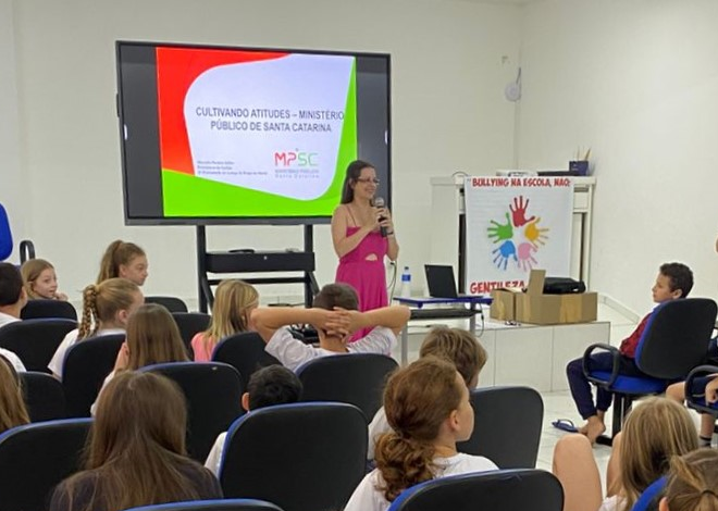 Com destaque para o combate ao bullying, estudantes participam de palestras do 