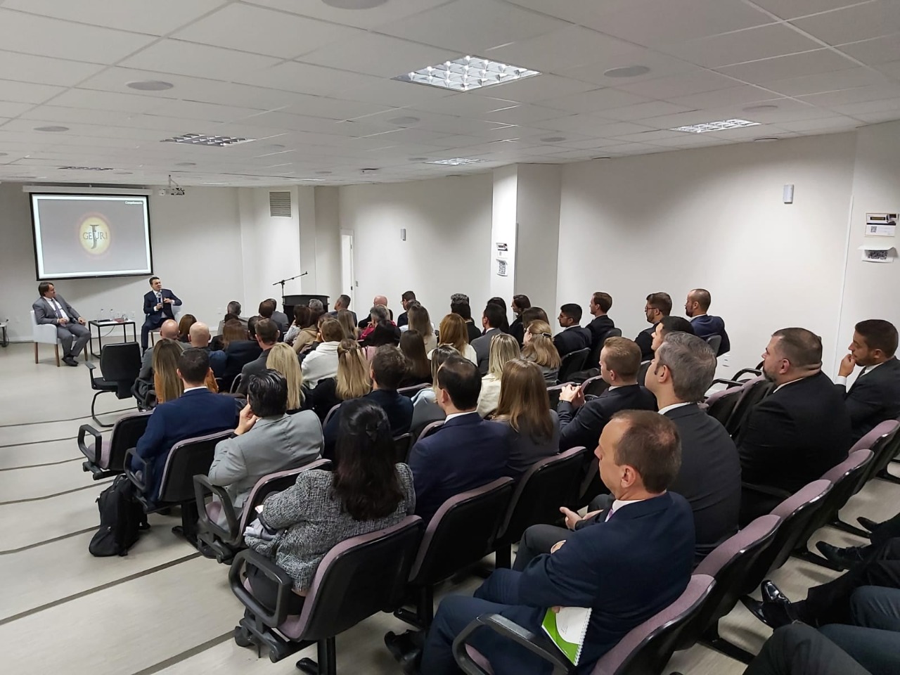 Primeiro dia do Encontro Estadual do Tribunal do Júri teve palestrantes reconhecidos internacionalmente