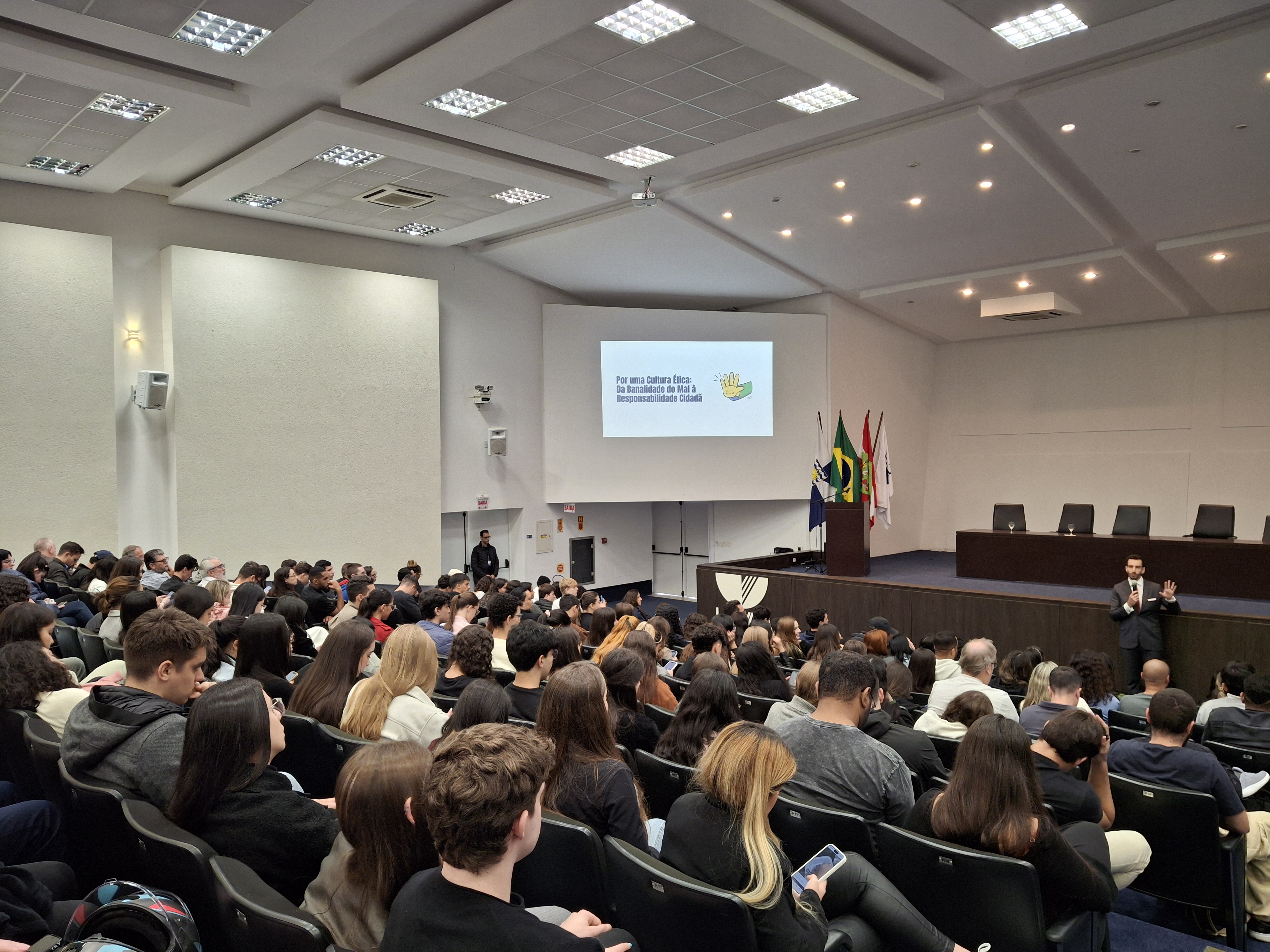 Educando Cidadãos completa ciclo de palestras na Univali com acadêmicos de Florianópolis e Balneário Camboriú