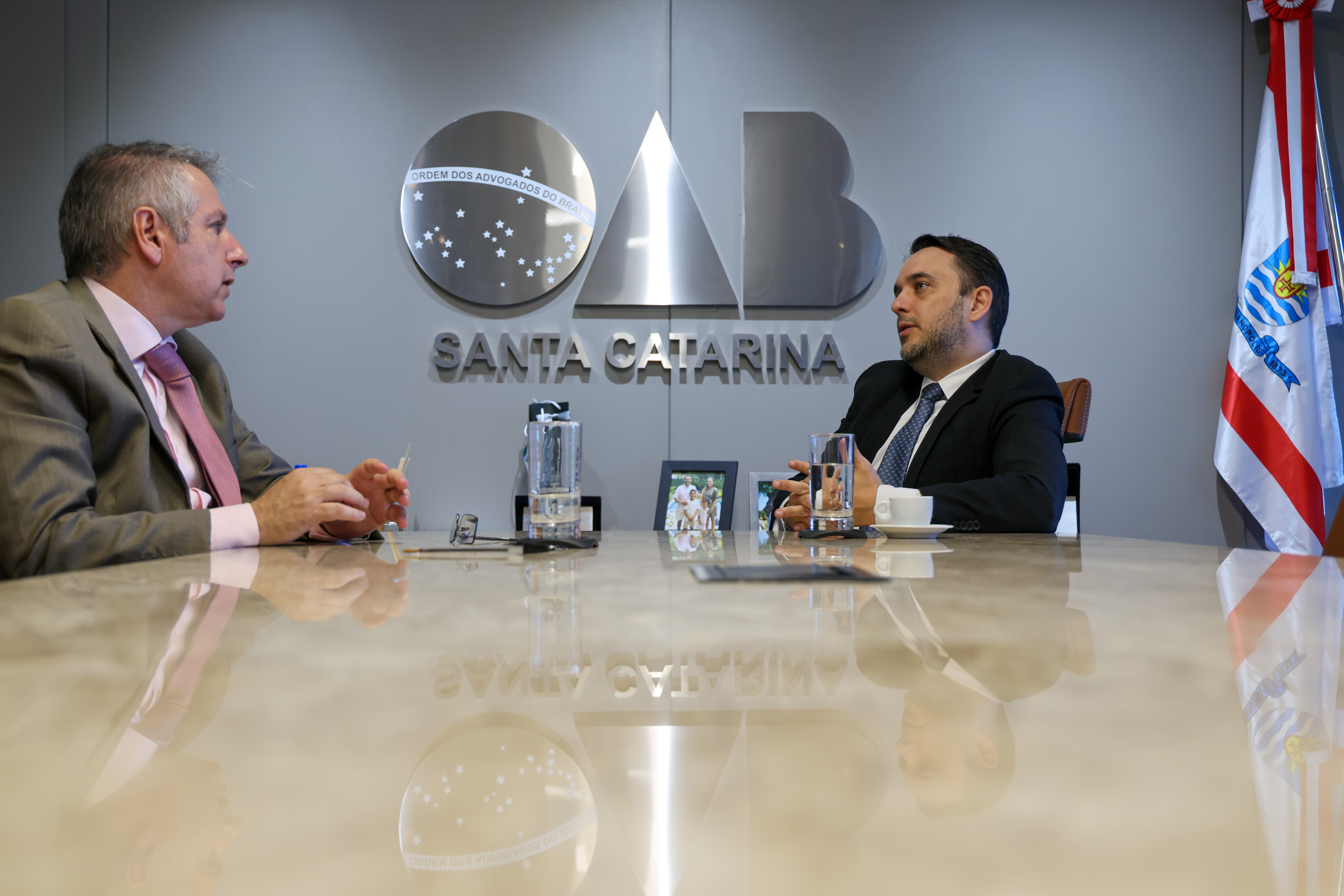 MPSC cobra apuração da OAB/SC sobre condutas ofensivas de advogados em júris de Itajaí