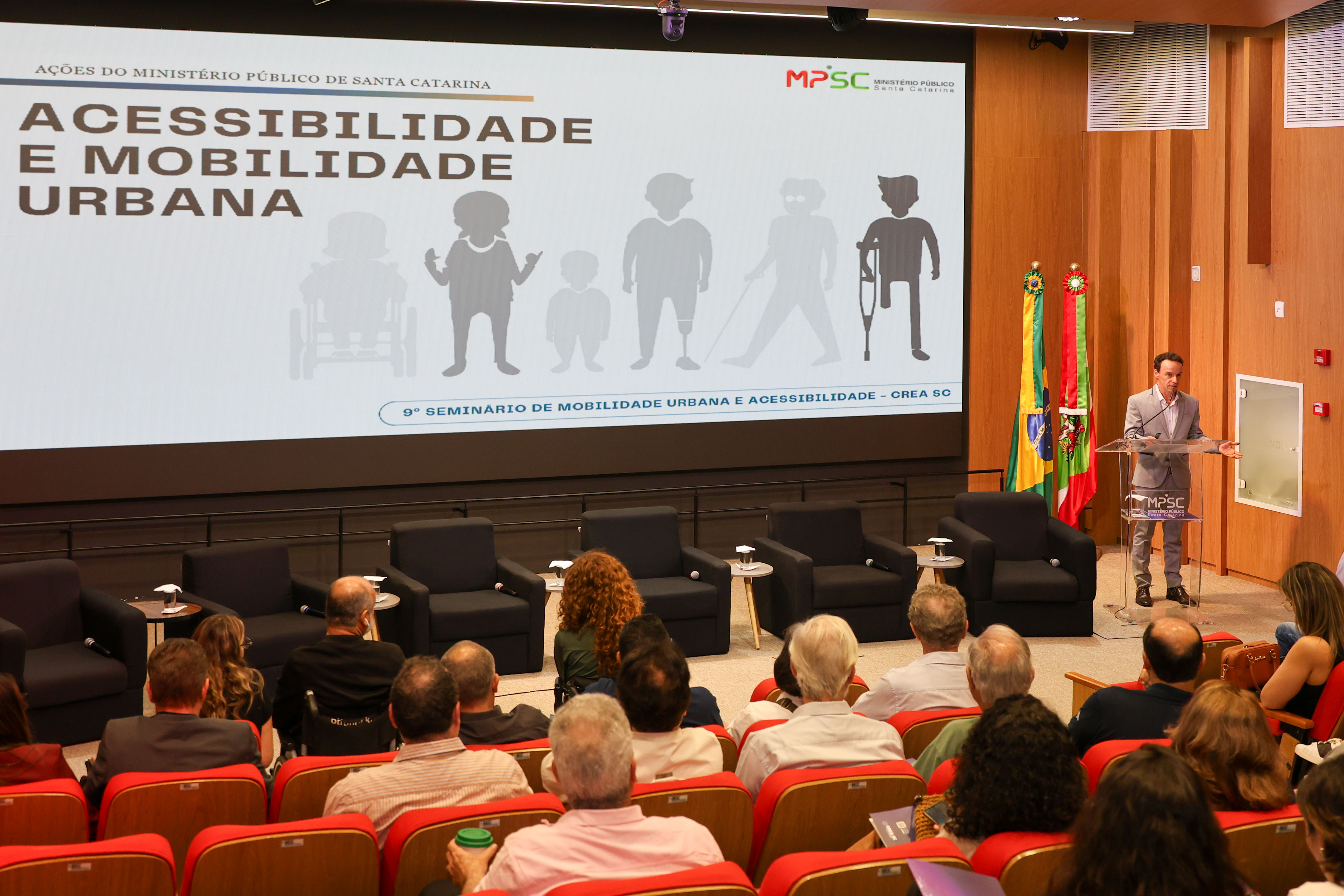 Atuação do MPSC na promoção da acessibilidade é destaque em seminário do CREA-SC