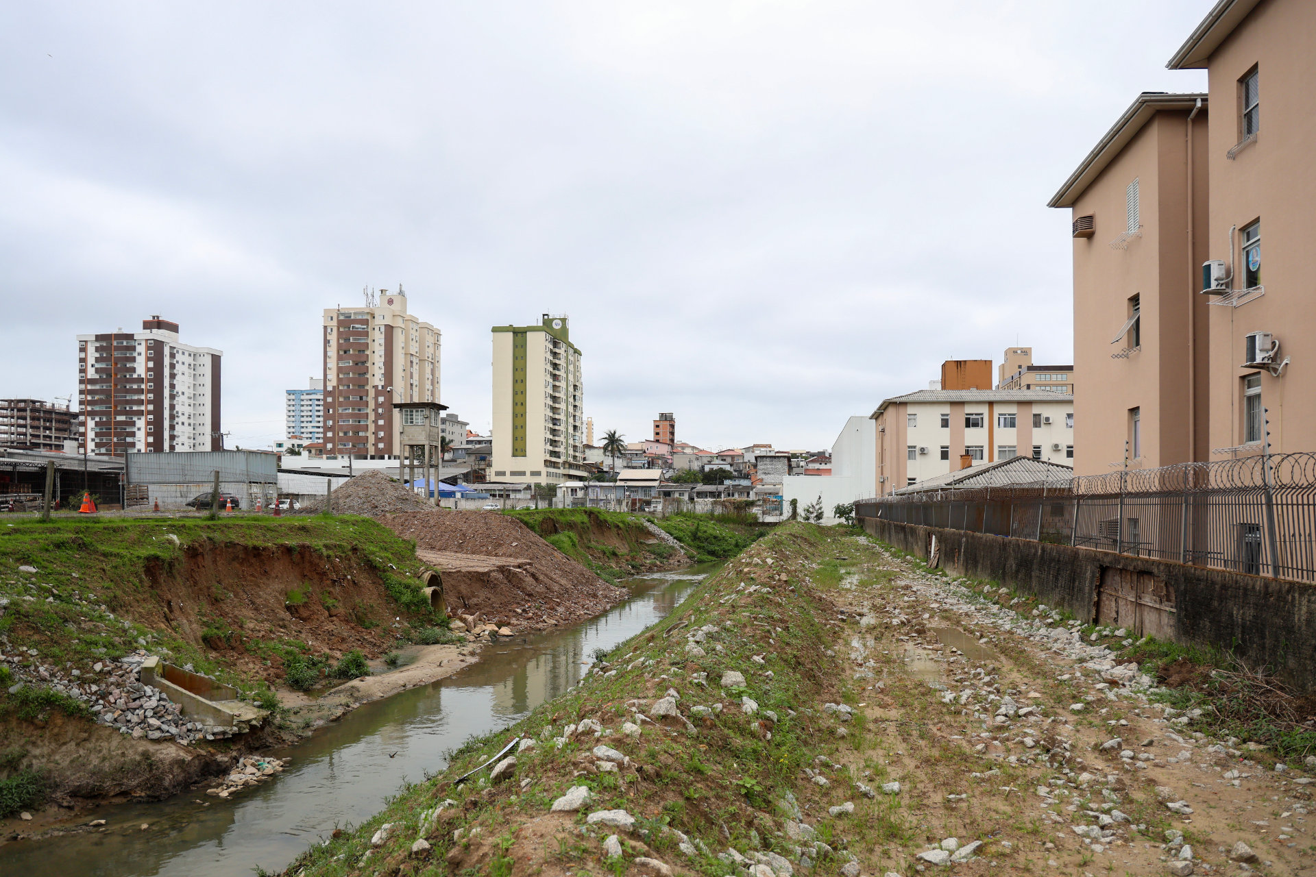 Acordo mediado pelo MPSC em São José prevê recuperação ambiental e prevenção a alagamentos no Rio Araújo
