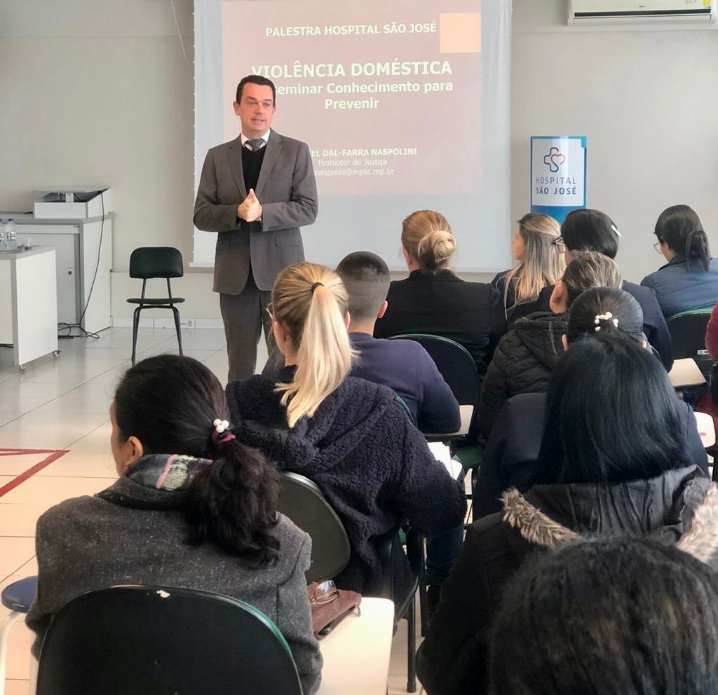 Agosto Lilás: No Sul do Estado, mensagem de prevenção à violência doméstica chega à Igreja e Hospital