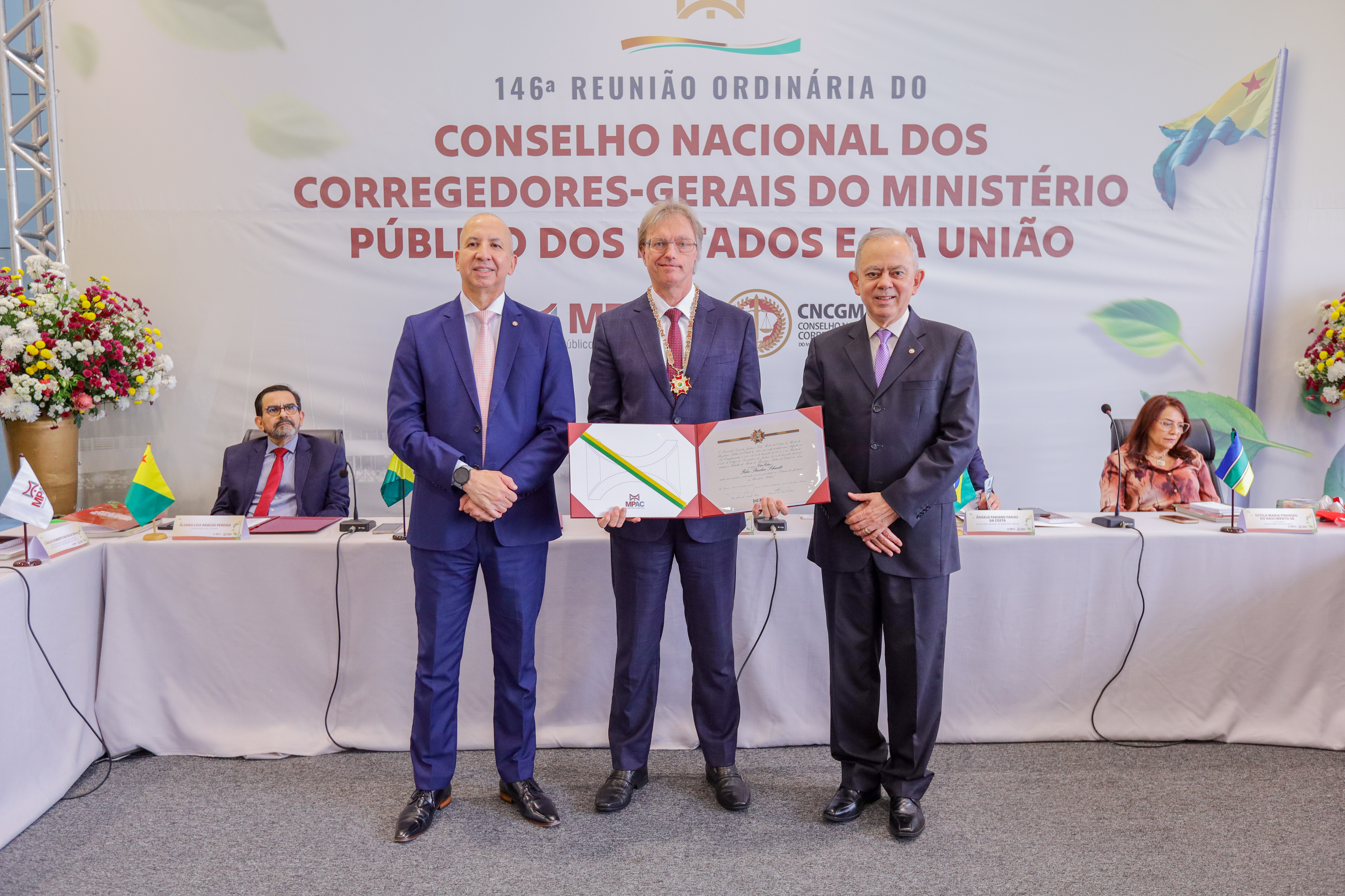 Reunião nacional de Corregedores debate desafios institucionais e homenageia representante do MPSC