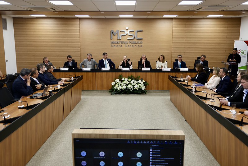 MPSC e Corregedoria Nacional do Ministério Público se reúnem com Fecam, Prefeitos e representantes municipais para debater educação infantil