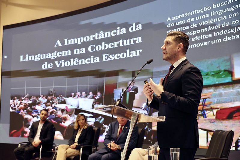 Promotor de Justiça reforça importância da comunicação responsável para prevenir violência durante painel na ALESC