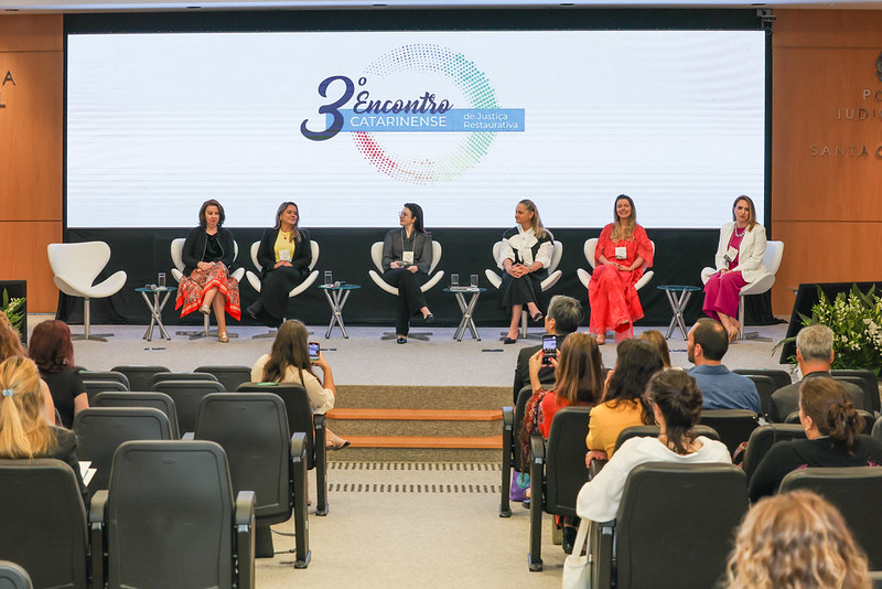 Em encontro estadual, PGJ Vanessa Wendhausen Cavallazzi e Promotores de Justiça analisam avanços da Justiça Restaurativa no estado