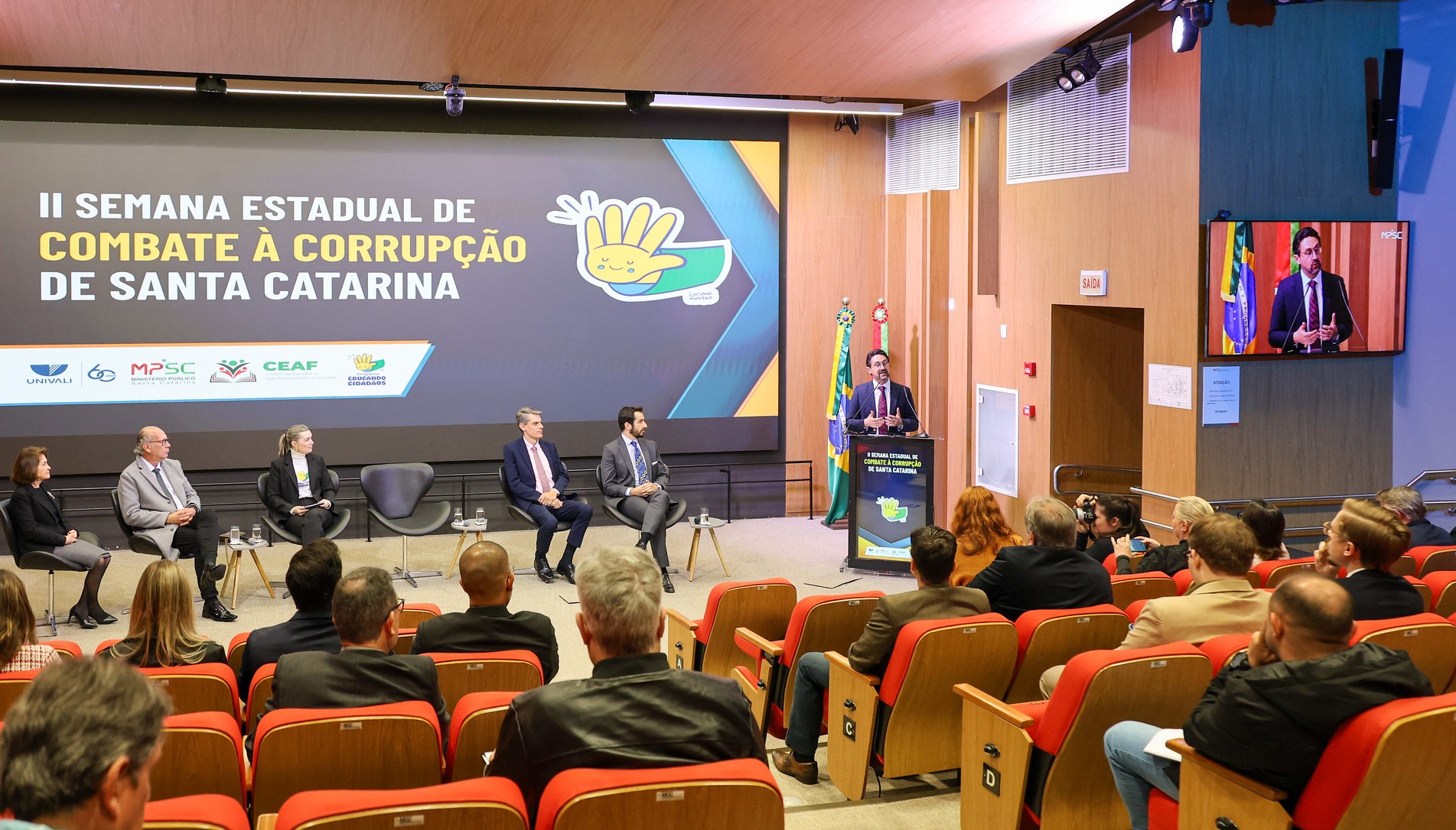 Especialista colombiano aponta educação cidadã e cooperação internacional como pilares no combate à corrupção