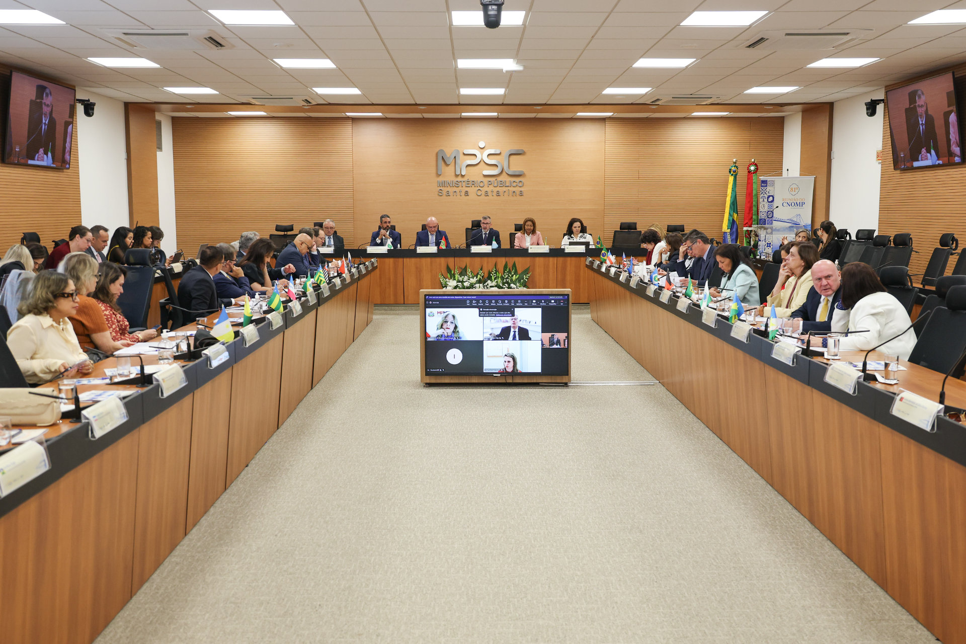 Ouvidores do Ministério Público brasileiro debatem desafios institucionais em encontro nacional em Florianópolis