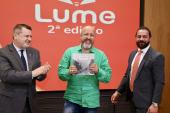Prêmio Lume: Fabrício Carpinejar aborda importância da transformação pelo afeto em palestra