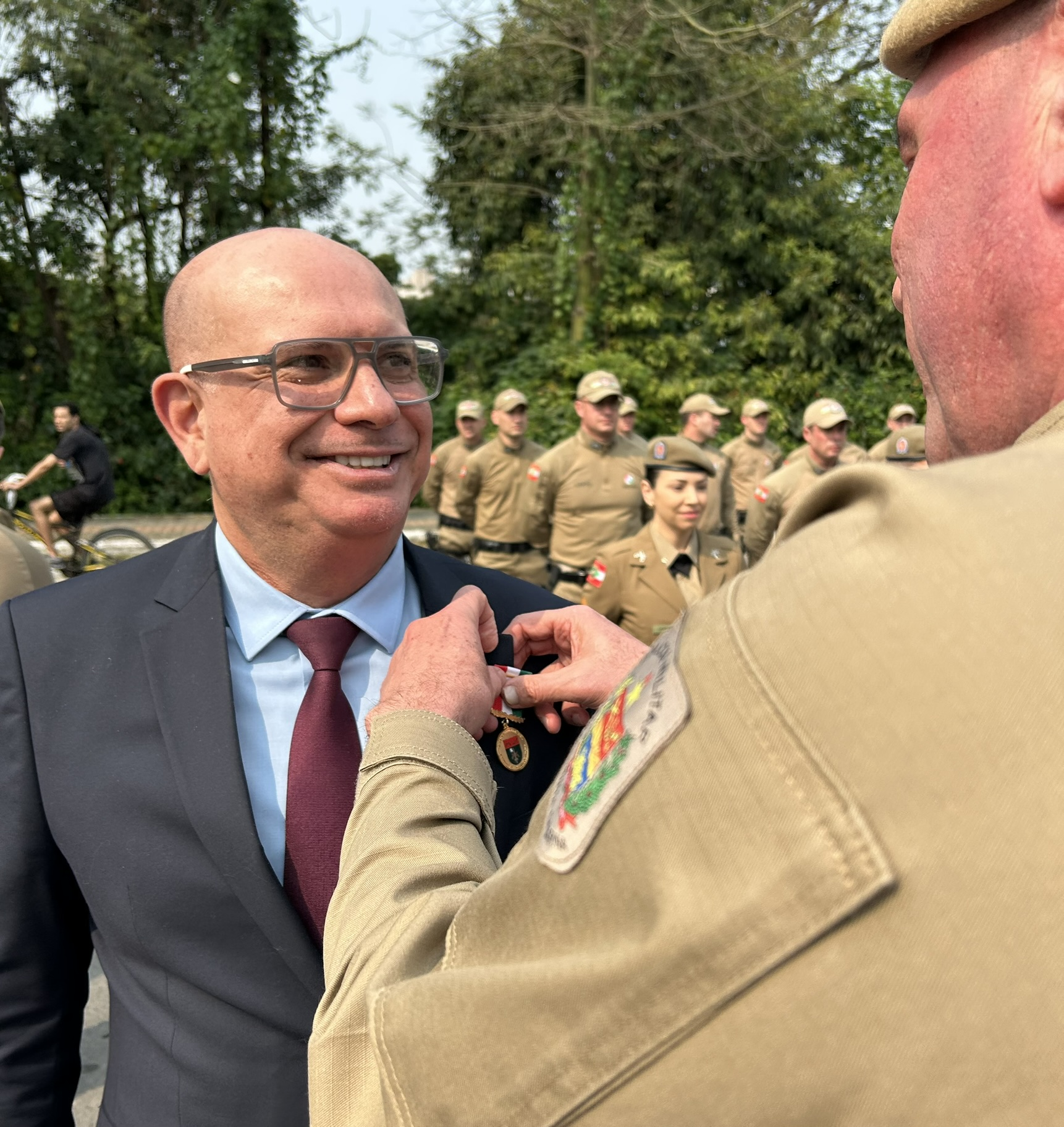 Promotor de Justiça é agraciado com medalha da Polícia Militar por atuação em prol da segurança pública em Tubarão