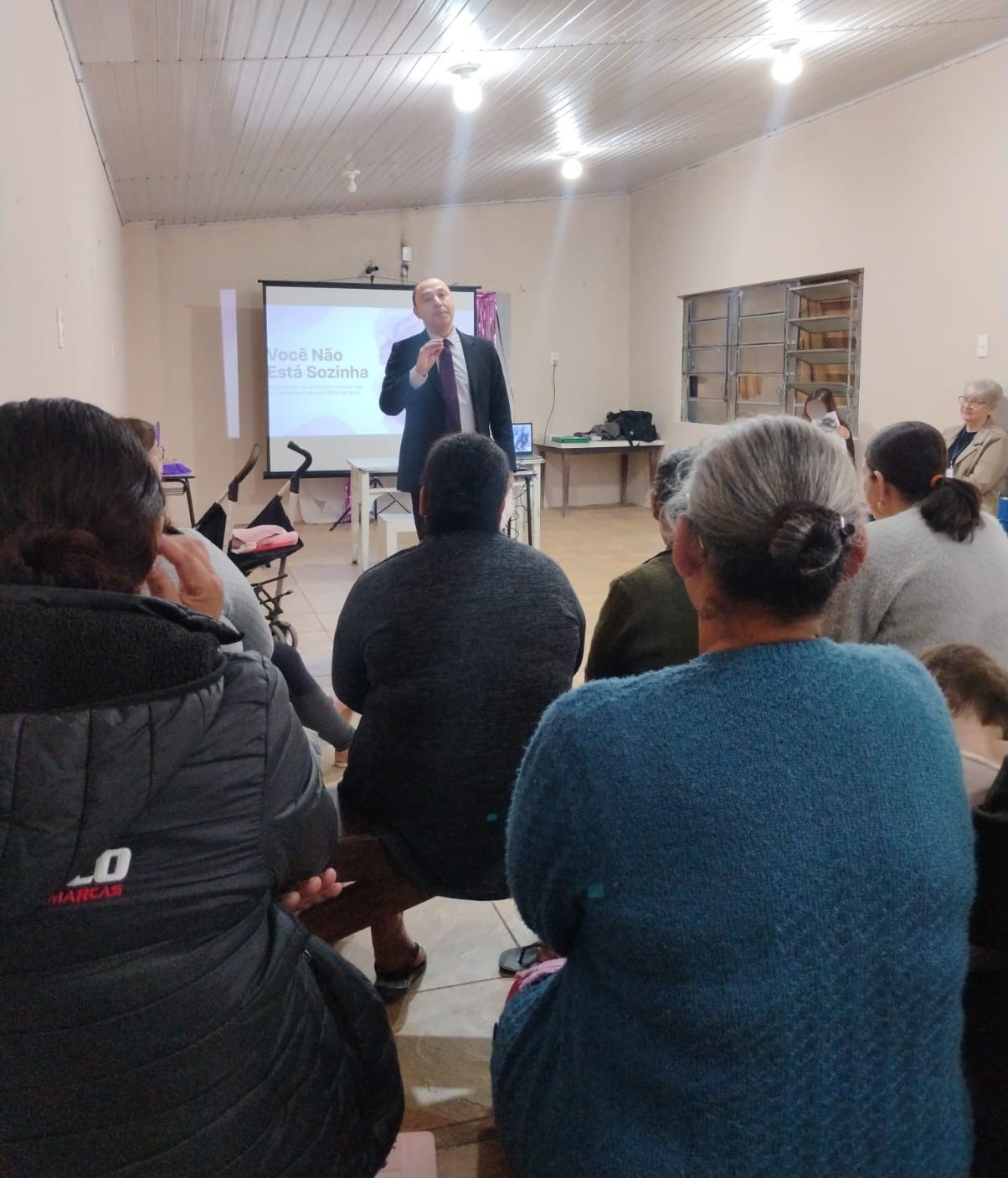 NEAVIT Joinville realiza ação de orientação sobre violência doméstica em comunidade pesqueira do Morro do Amaral