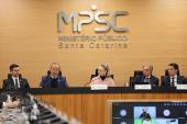 De forma inédita, Colégio de Procuradores do MPSC recebe Governador do Estado para prestação de contas