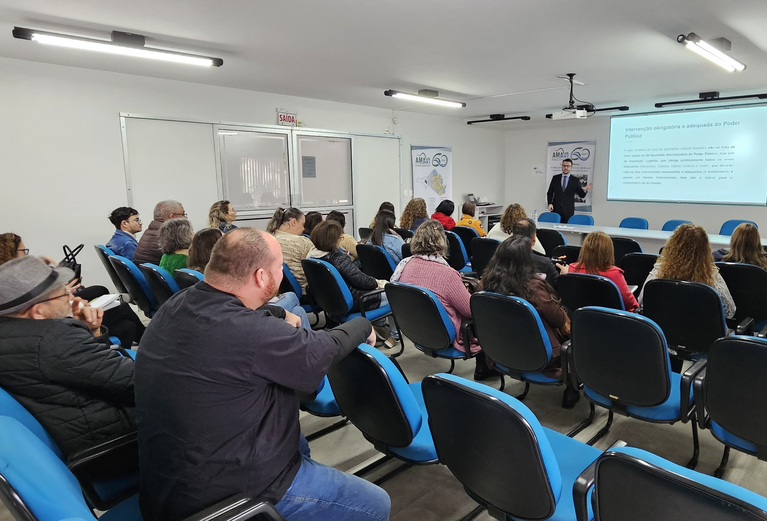 Promotor de Justiça palestra na Associação dos Municípios do Alto Vale do Itajaí (AMAVI)