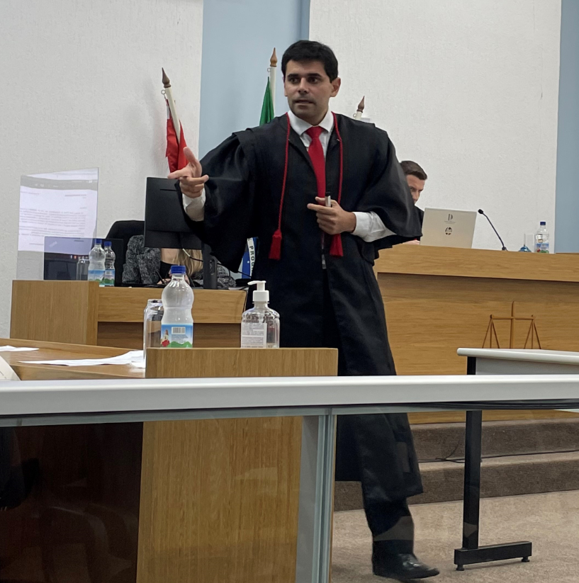 Tribunal do Júri atende pedido do MPSC e condena réu que matou homem com golpes de canivete em Chapecó