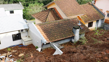 MPSC requer condenação dos responsáveis por deslizamento de terra que desalojou famílias em Concórdia