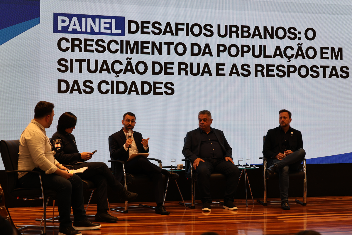 Em painel da UVESC, Promotor de Justiça debate sobre pessoas em situação de rua