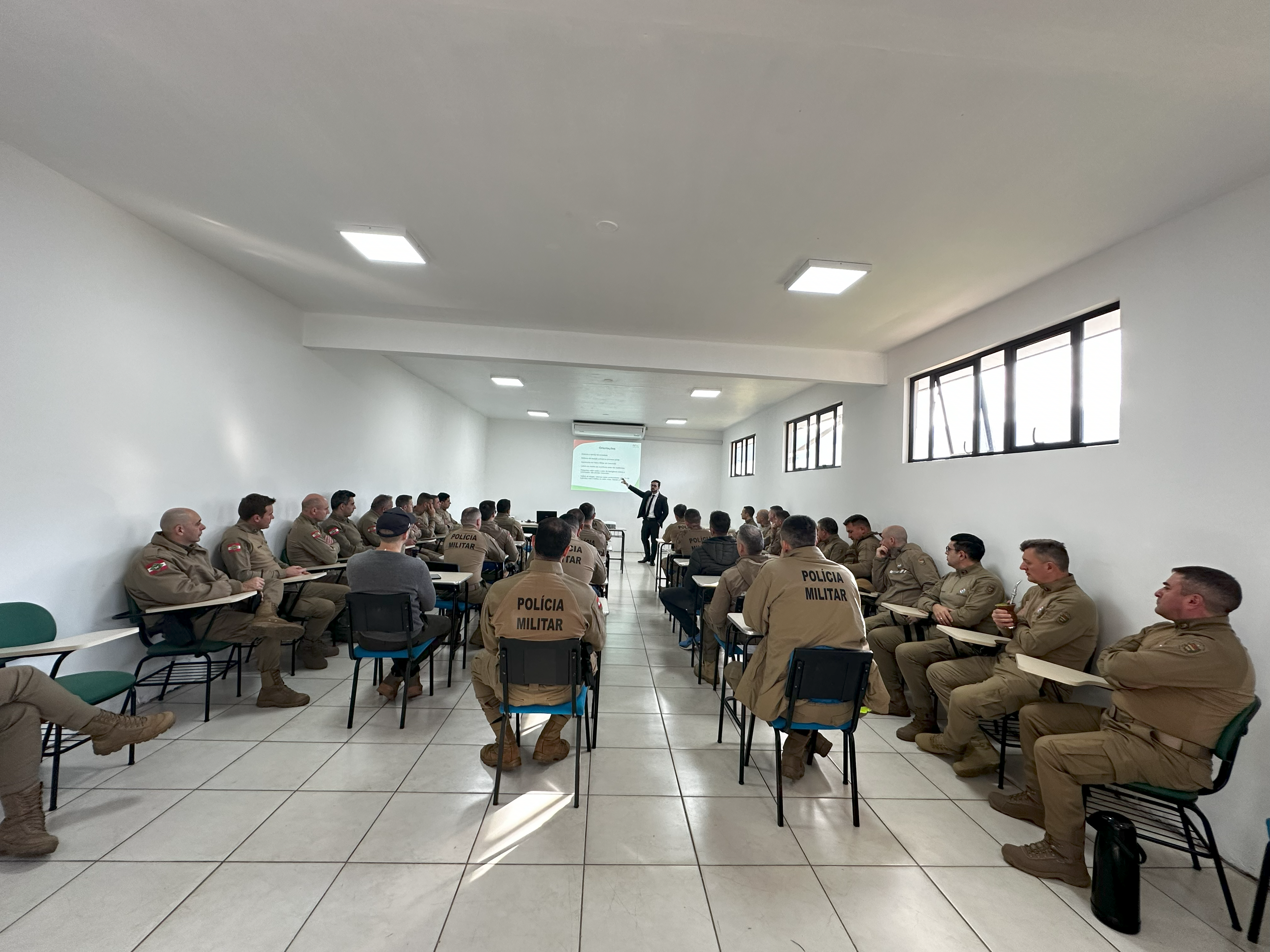 Promotor de Justiça instrui policiais militares do 20º Batalhão em Concórdia