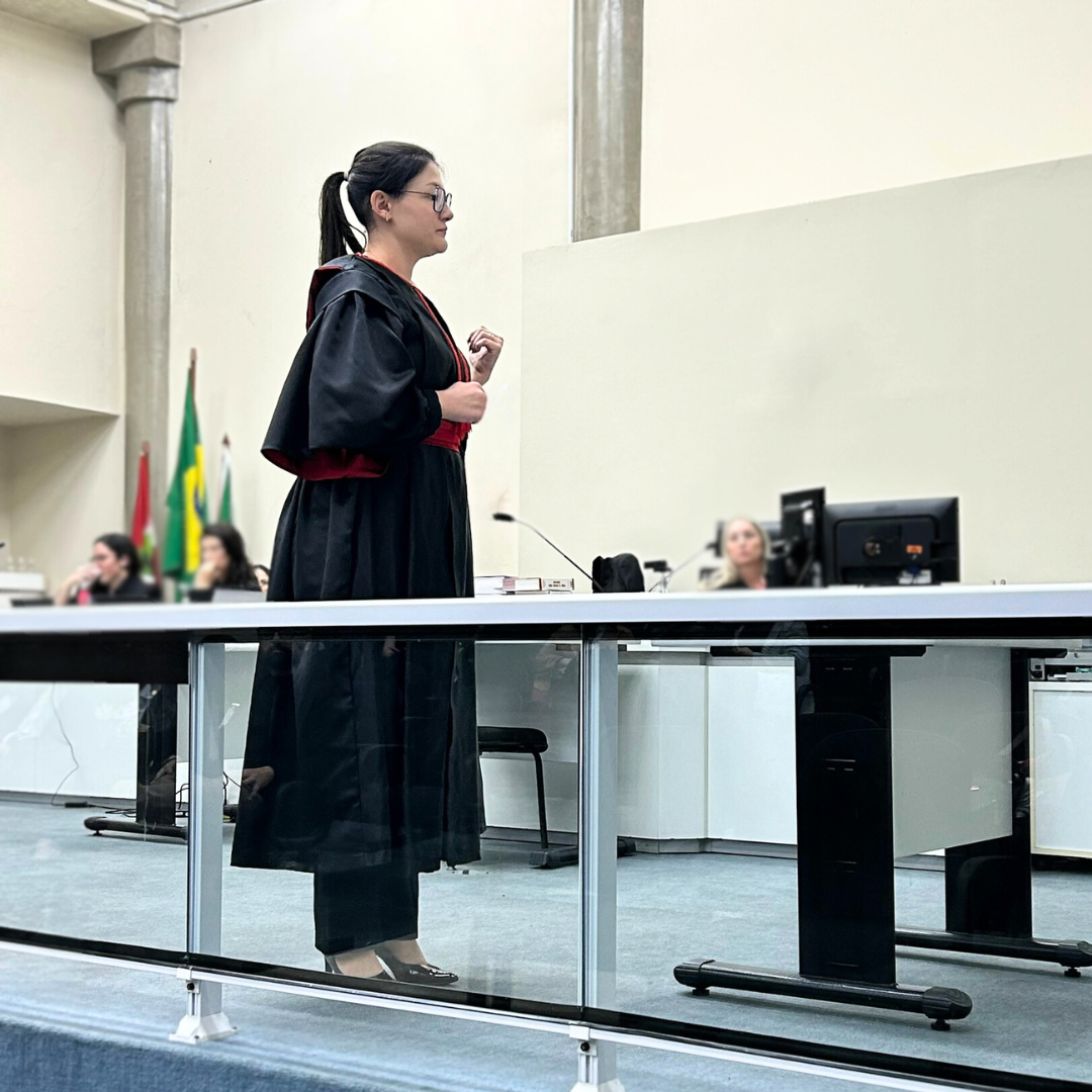 Tribunal do Júri condena mãe e filho por assassinato de pai em Criciúma