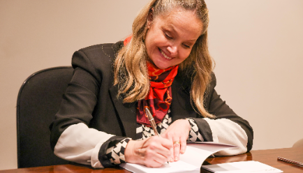 Vanessa Wendhausen Cavallazzi lança livro sobre o papel do Ministério Público e a aplicação do 