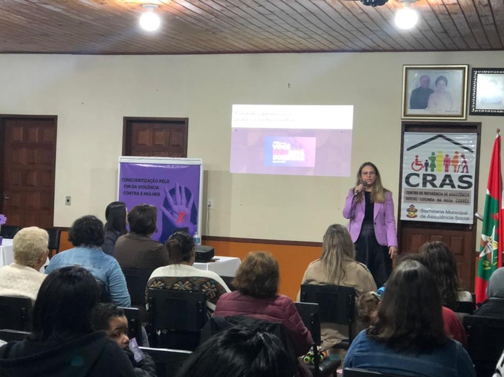 Promotora de Justiça fala sobre violência doméstica com mulheres de Armazém