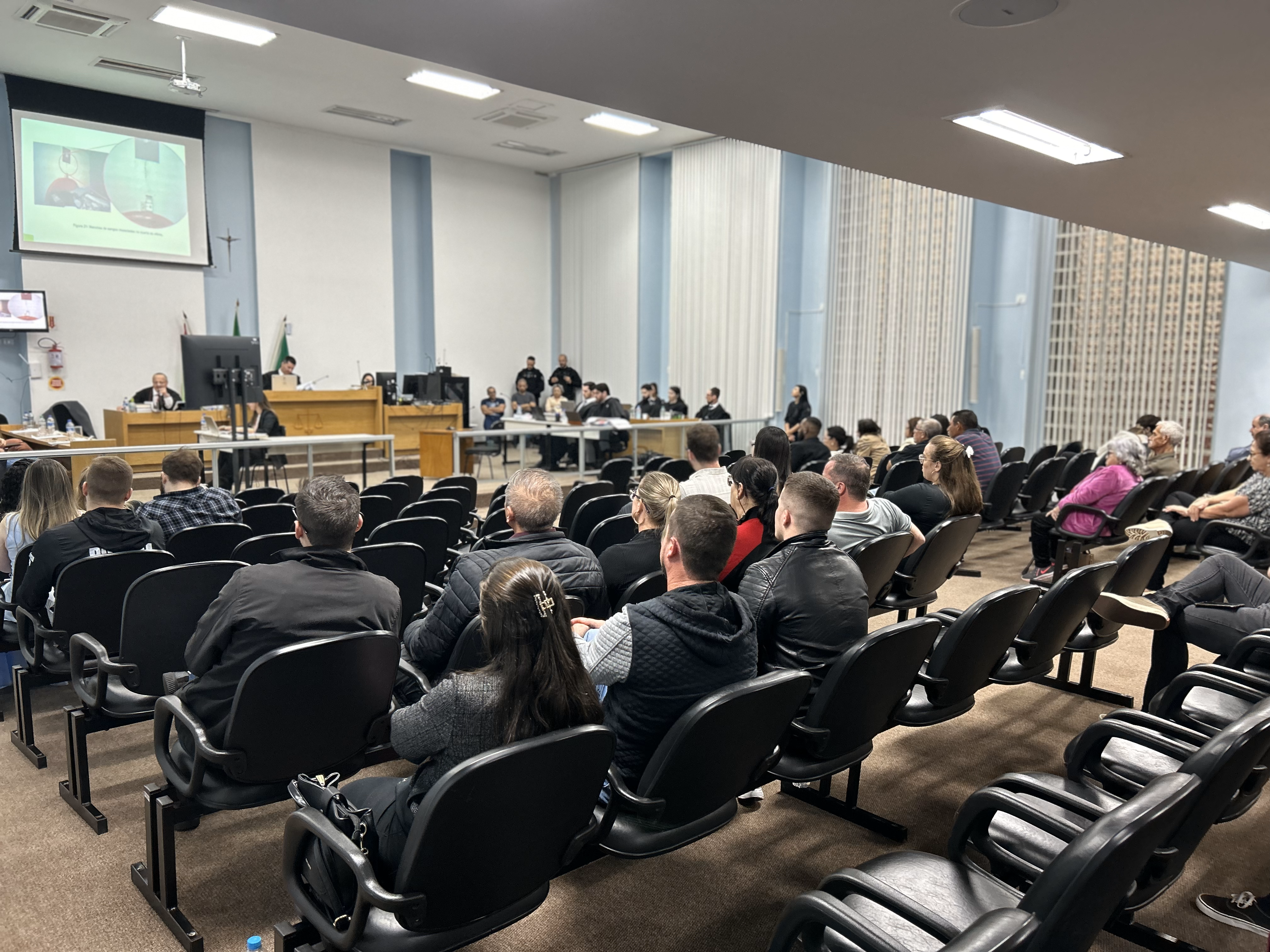 Mulher que mandou matar idoso é condenada a mais de 14 anos de reclusão pelo Tribunal do Júri de Chapecó