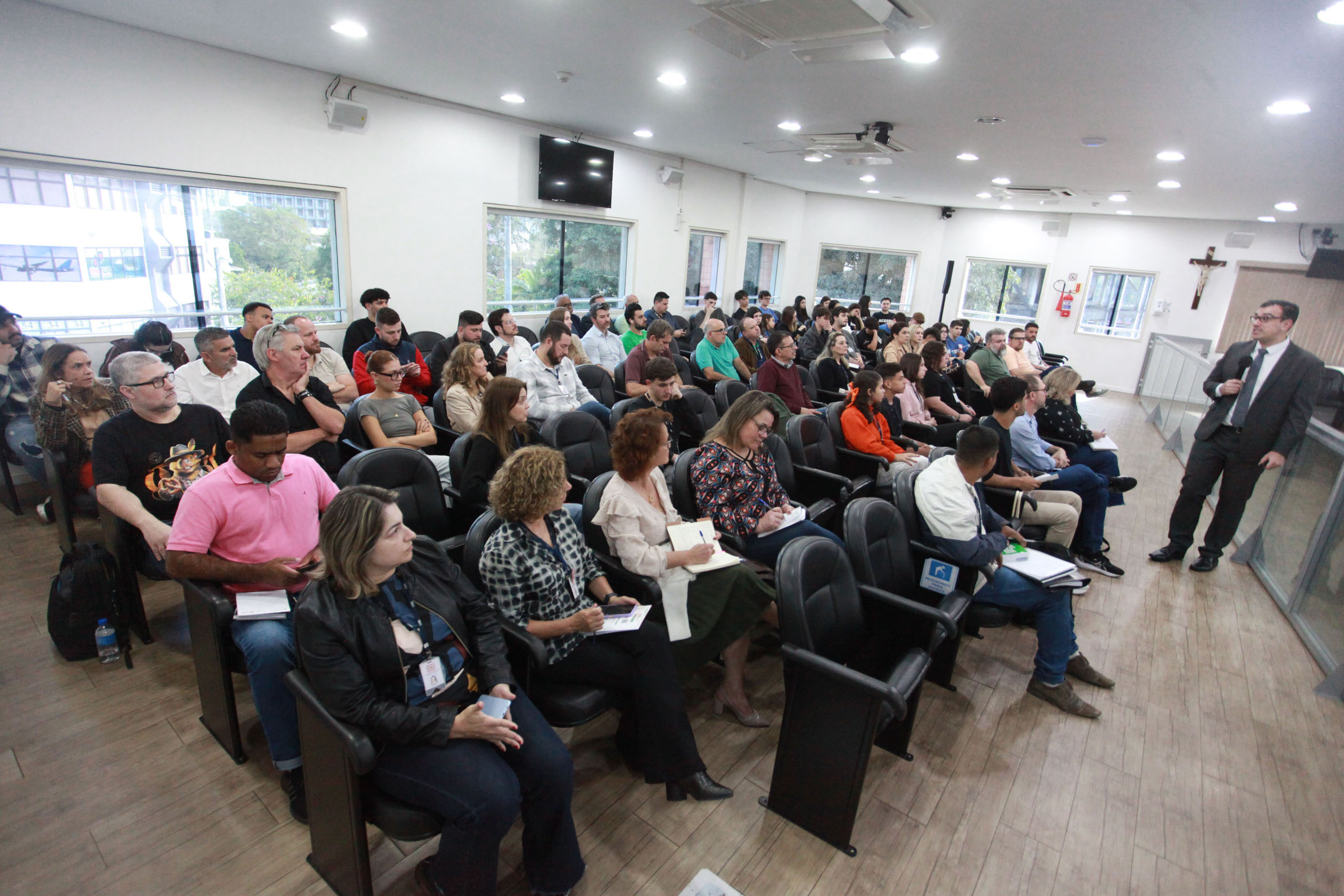 Câmara de Vereadores de Blumenau recebe programa Legislativo em Ação