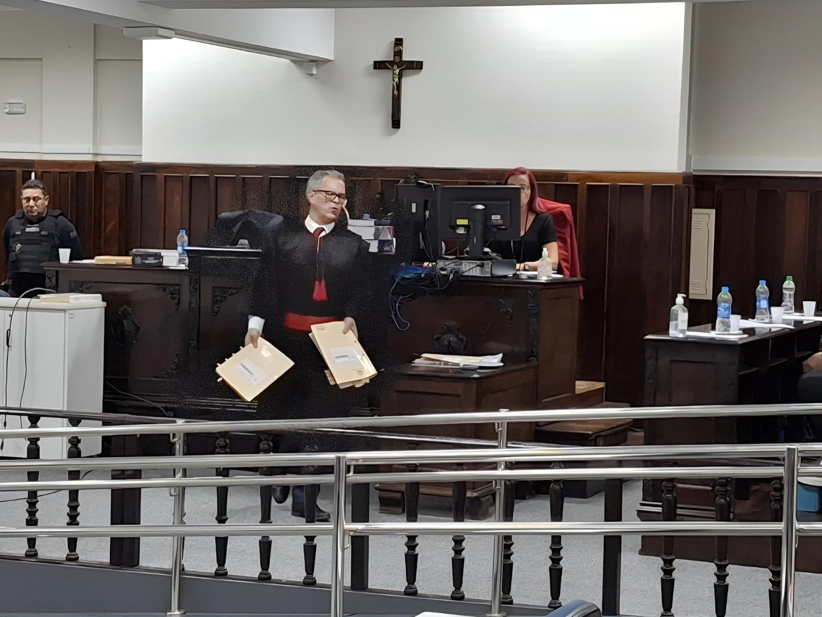 Tribunal do Júri de Lages condena homem por tentativa de homicídio contra a mãe e armazenamento de drogas