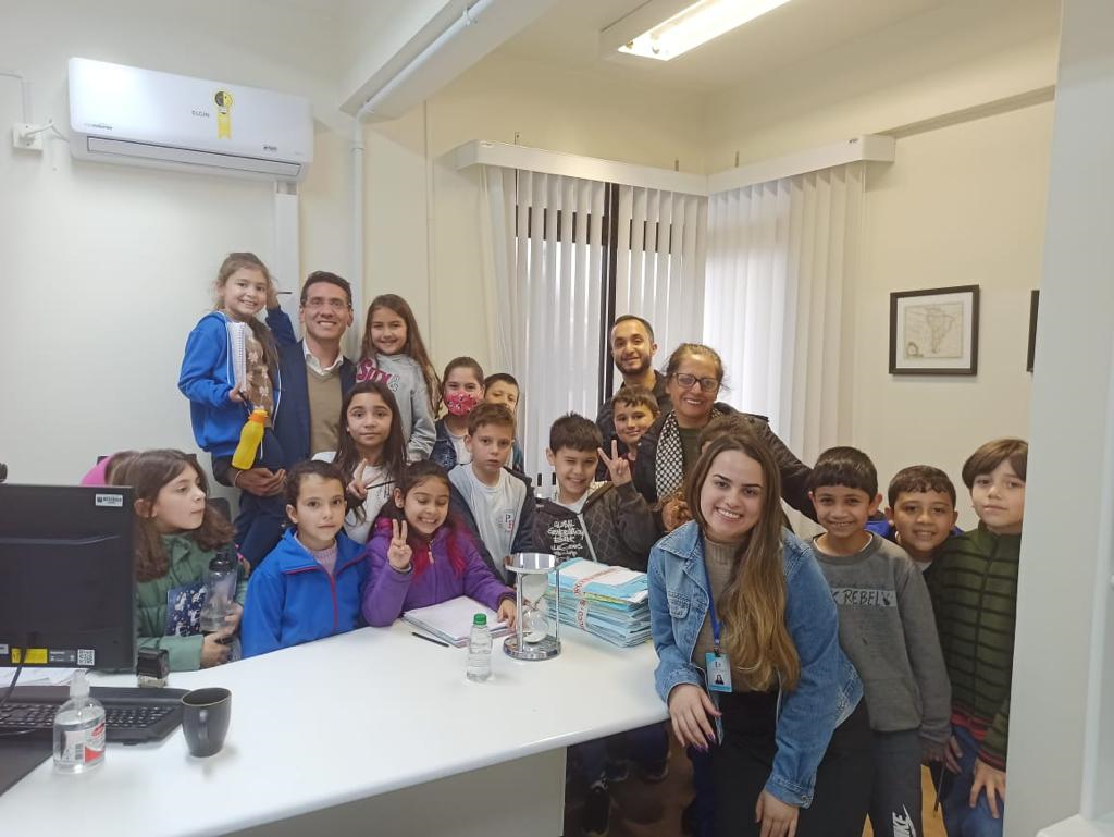Estudantes conhecem a rotina de uma Promotoria de Justiça em Imaruí