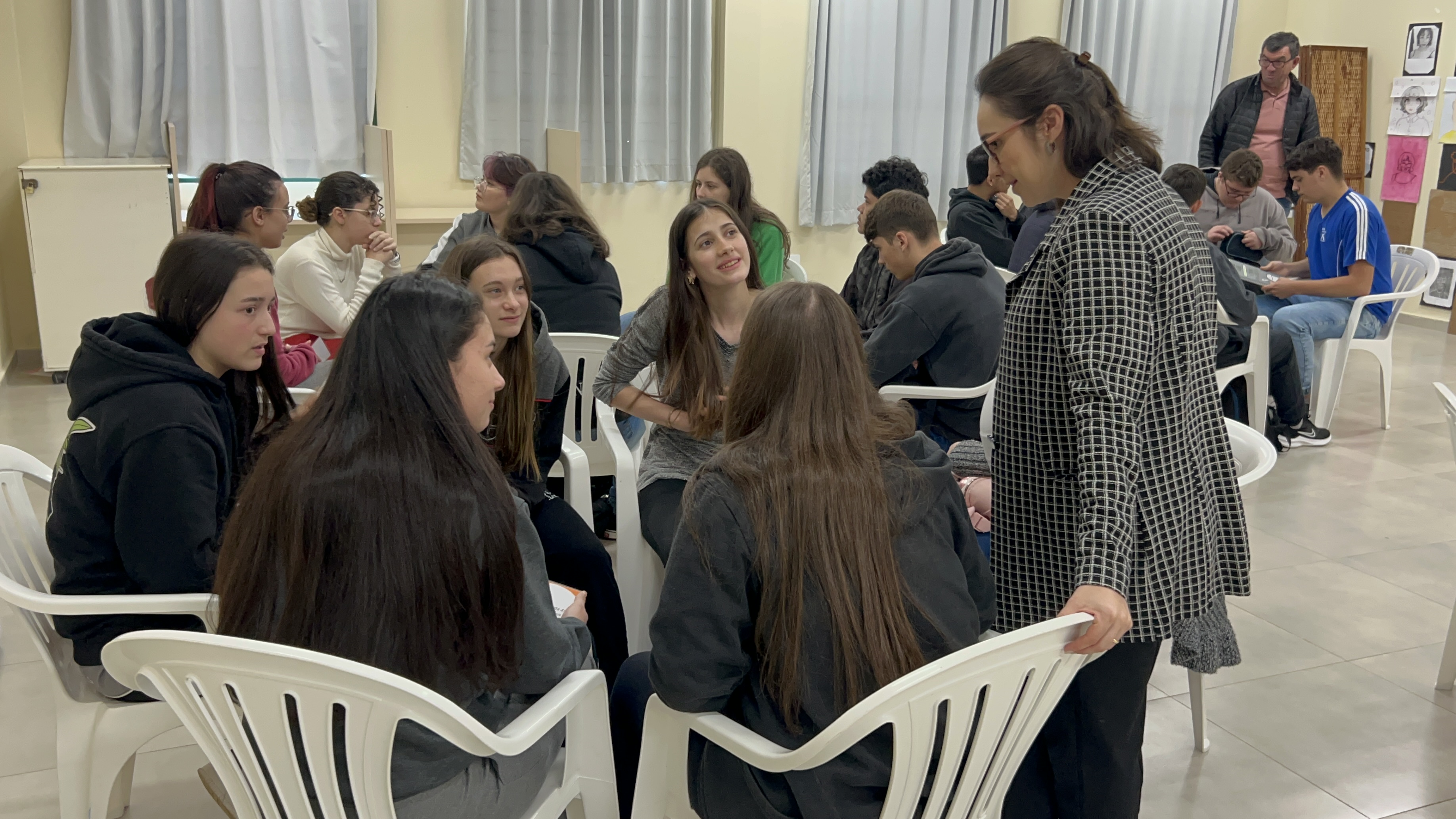 Em Nova Erechim, alunos da Escola de Educação Básica Rudolfo Luzina participam de jogo para conscientizar sobre bullying