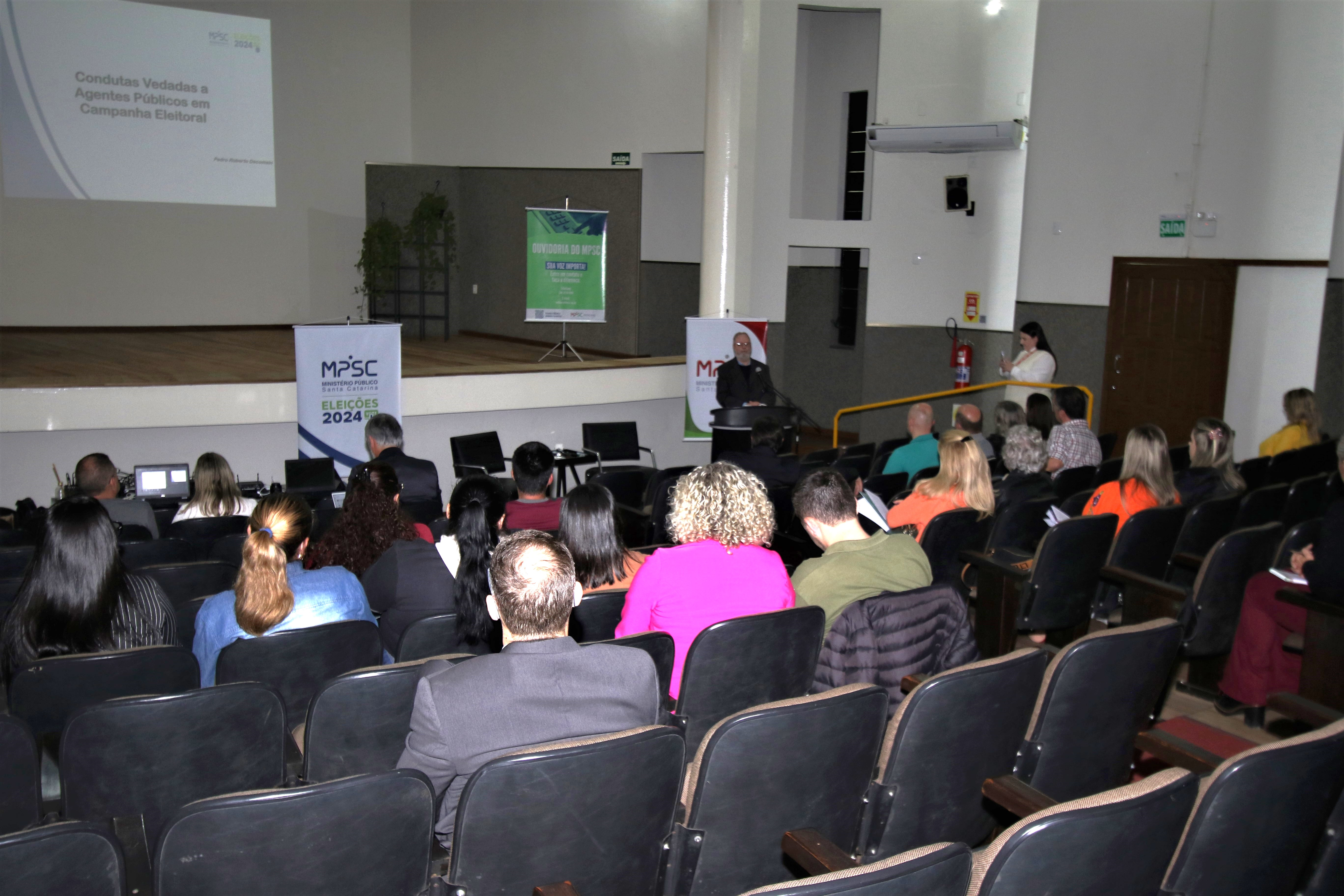 MPSC destaca o que é permitido nas propagandas eleitorais durante Seminário Regional em Criciúma