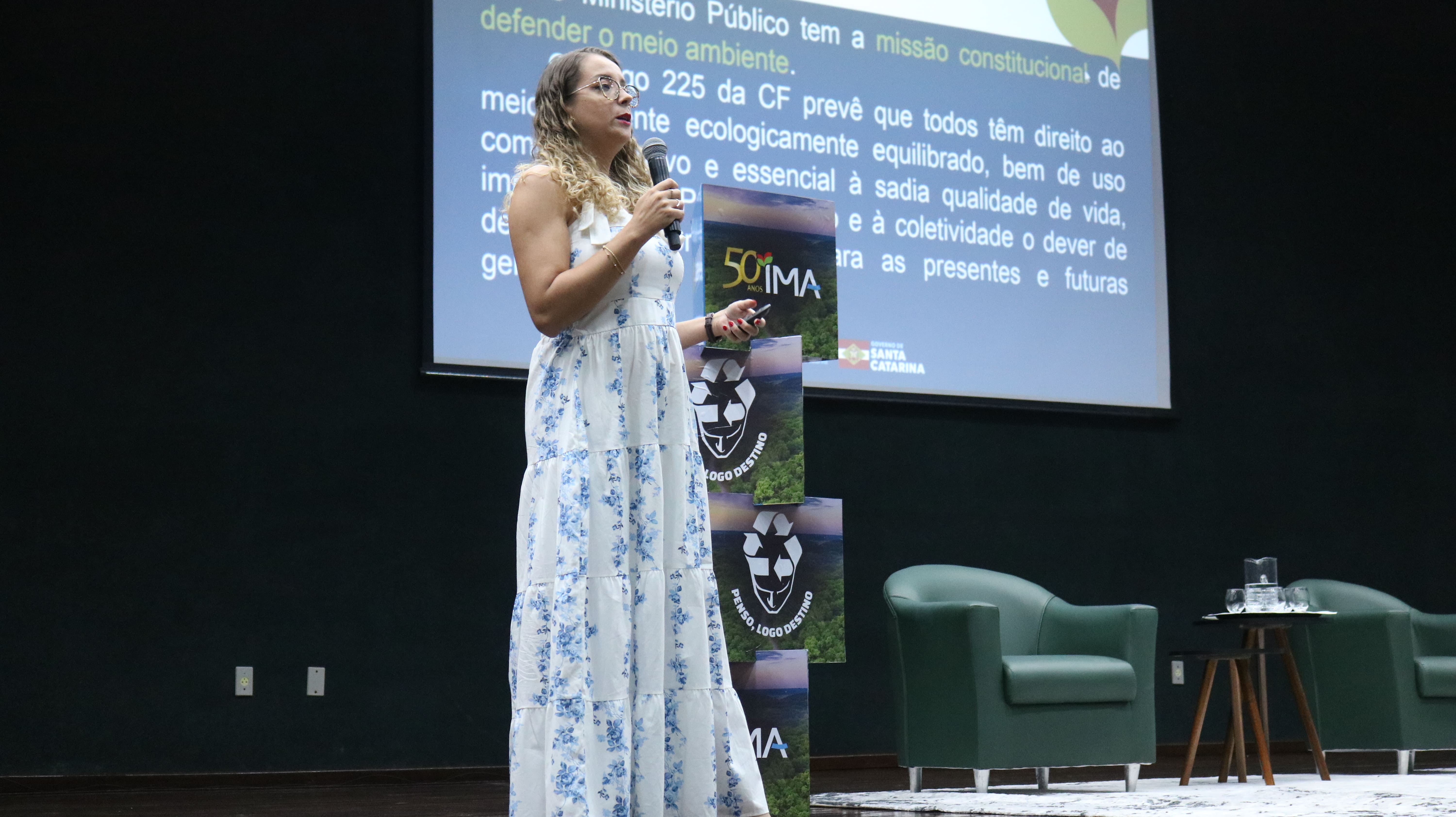 Promotora de Justiça do MPSC ministra palestra sobre ações de proteção ambiental
