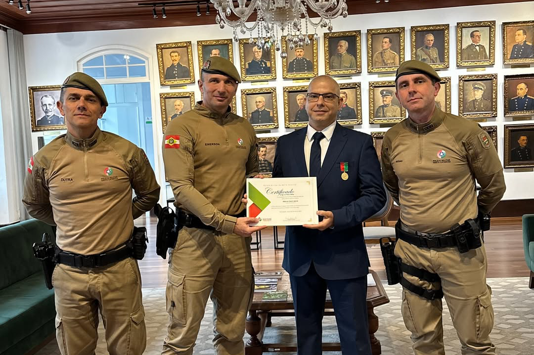 Márcio Conti Junior recebe título honorífico 