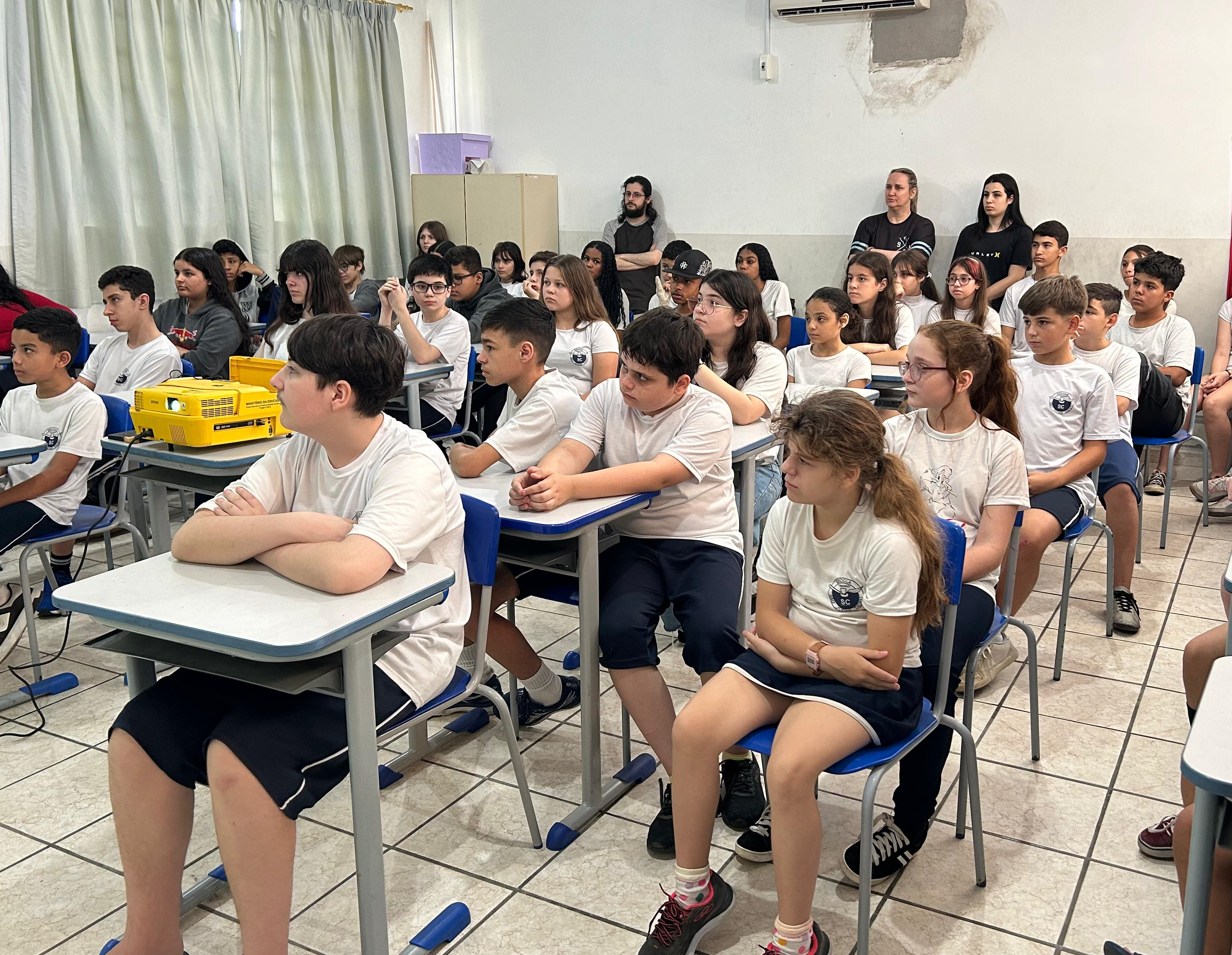 Com foco na preservação do meio ambiente e na prevenção de maus-tratos contra animais, estudantes de Tubarão participam de palestra do projeto 