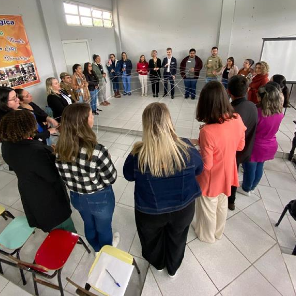 Oficina do programa TEAR fortalece atuação intersetorial com rede de proteção em Imaruí