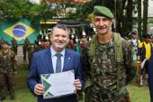 Procurador-Geral de Justiça do MPSC recebe homenagem do Exército Brasileiro