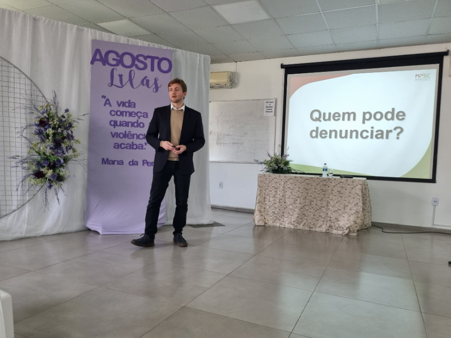 Agosto Lilás: MPSC aborda medidas protetivas em palestra na cidade de Cunha Porã