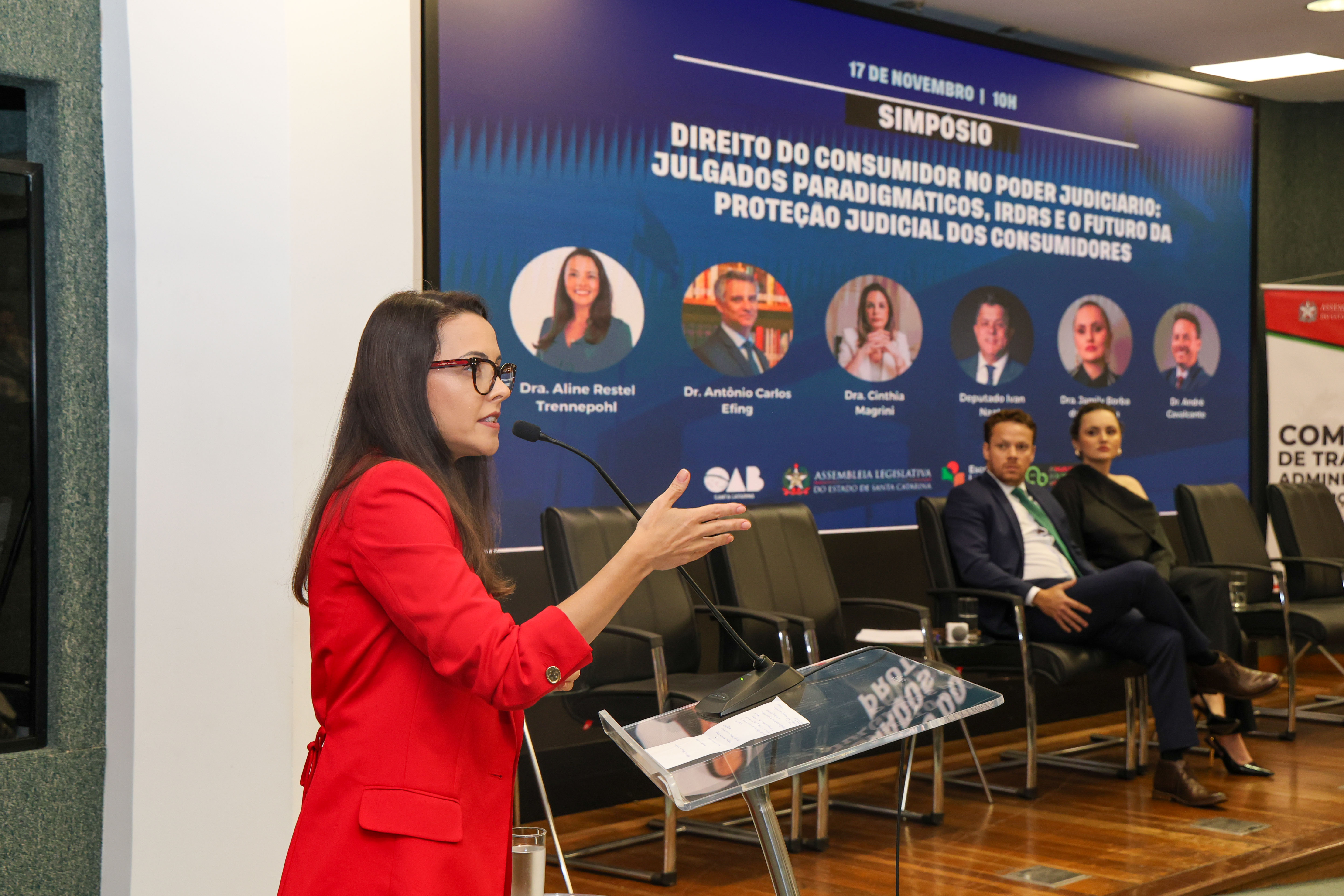 Em simpósio sobre o Código de Defesa do Consumidor, Promotora de Justiça propõe atuação integrada para ampliar o acesso coletivo à justiça  