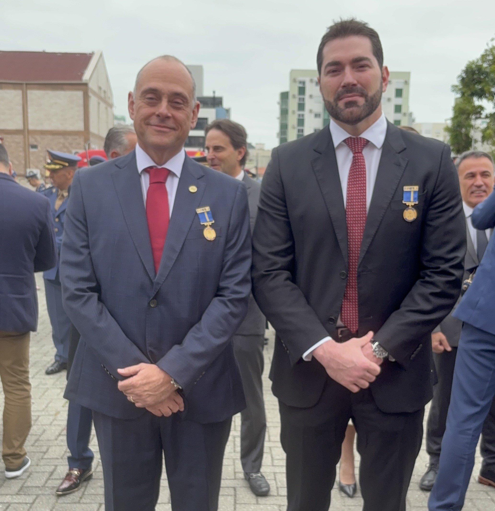 Integrantes do GAECO/MPSC recebem Medalhas Comemorativas ao Centenário do CBMSC