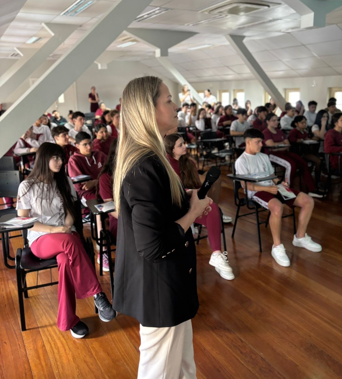 Estudantes de Tubarão participam de atividade educativa sobre prevenção ao bullying