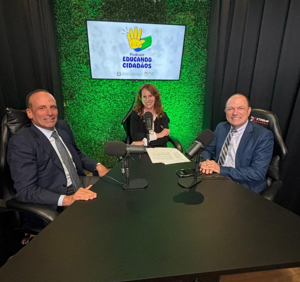 Novo episódio do podcast “Educando Cidadãos” debate pilares da democracia