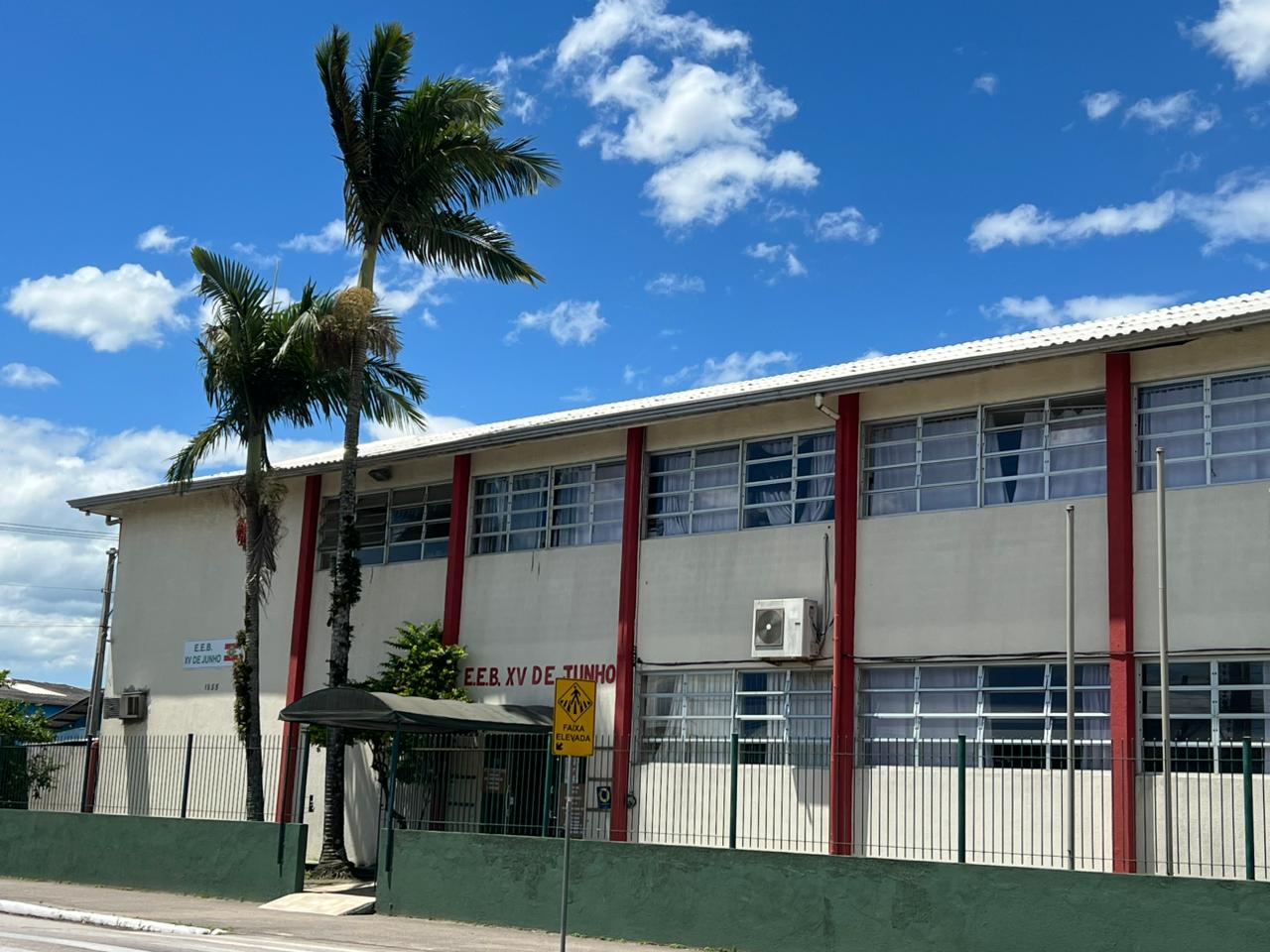 MPSC cobra solução definitiva para problemas estruturais na Escola XV de Junho, em Itajaí