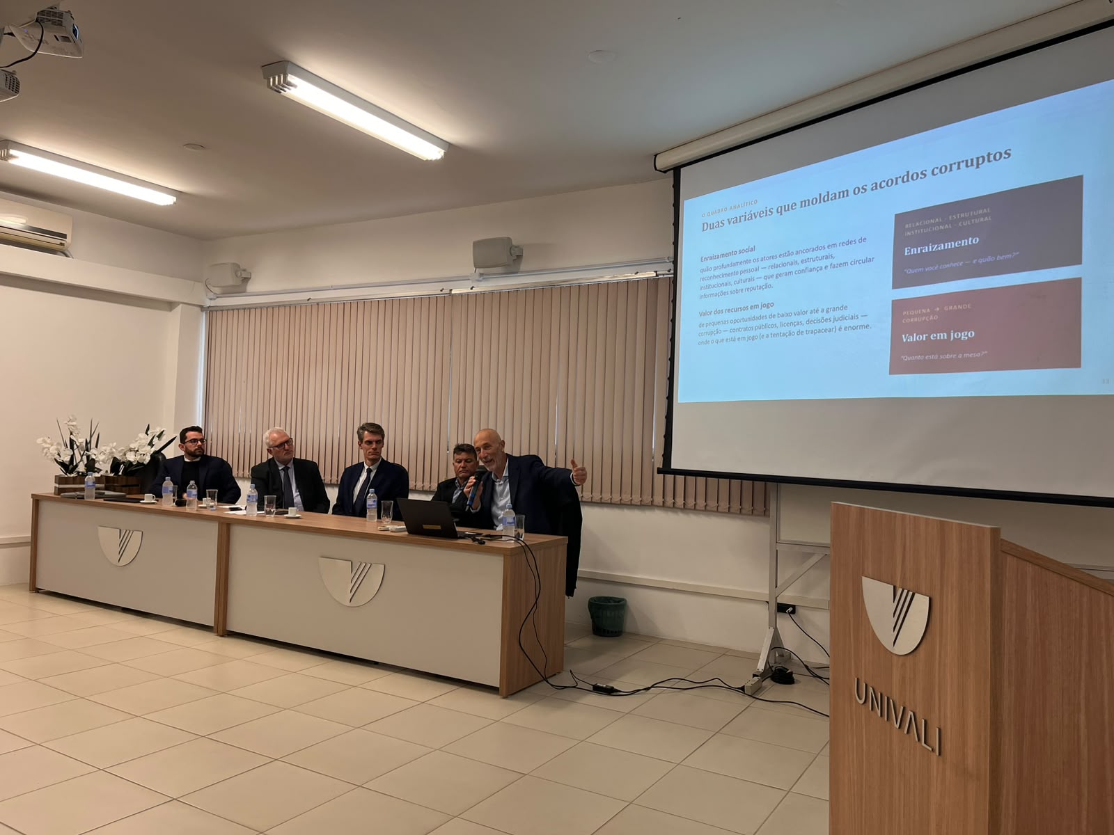Pesquisador italiano referência em estudos sobre corrupção participa de seminário em Itajaí