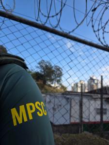 Operação Linha Oculta apreende drogas, celulares e armas&nbsp;